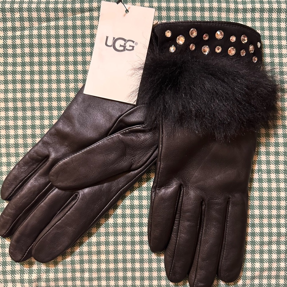 Ugg Genuine Shearling Leather Tech Gloves in Black Size M